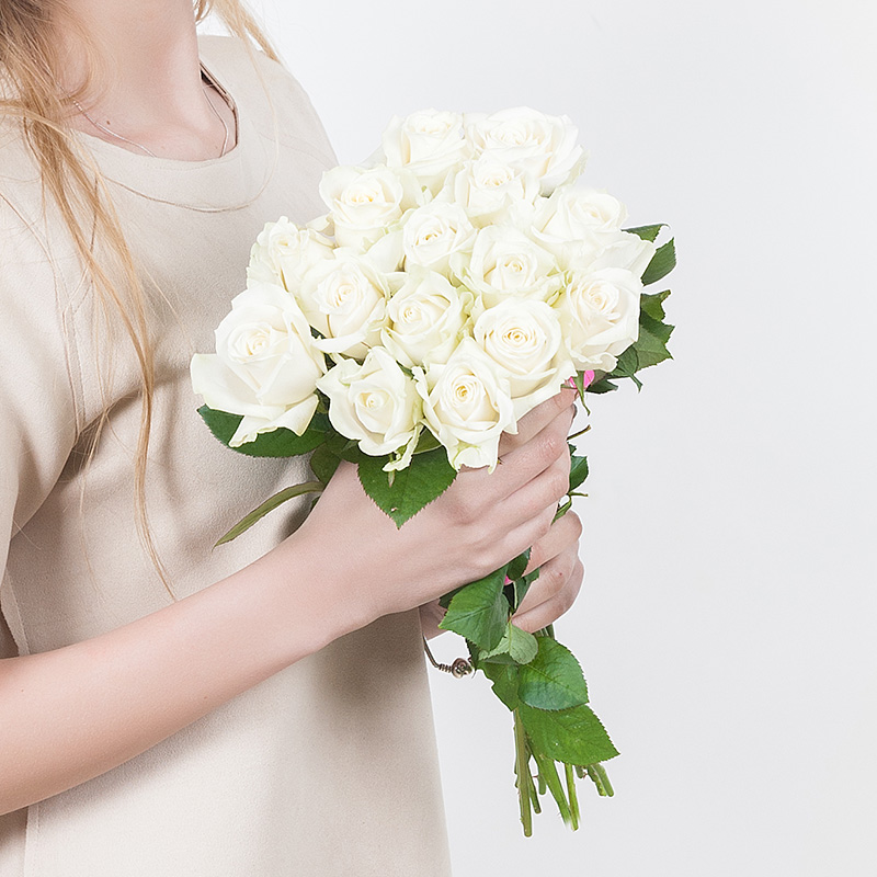 15 белых роз, Россия, 40см